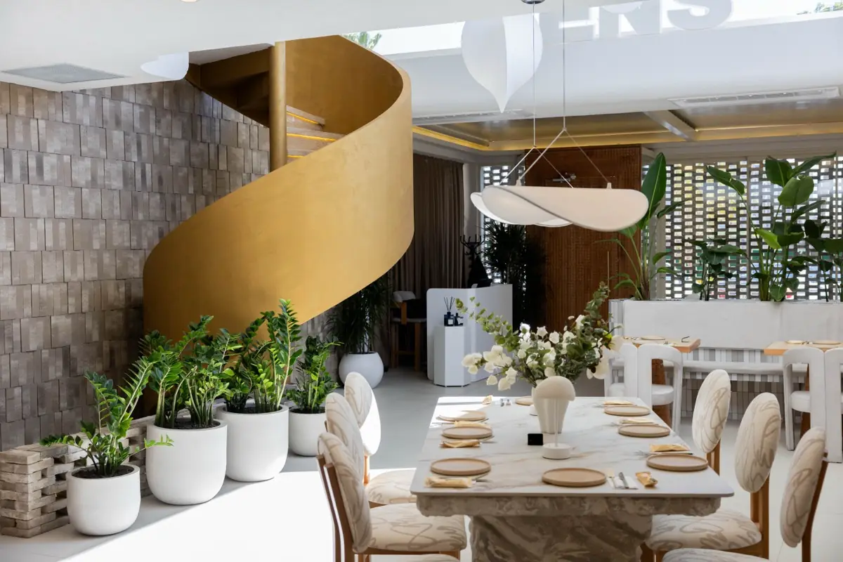 KEN'S Restaurant İç Mekan